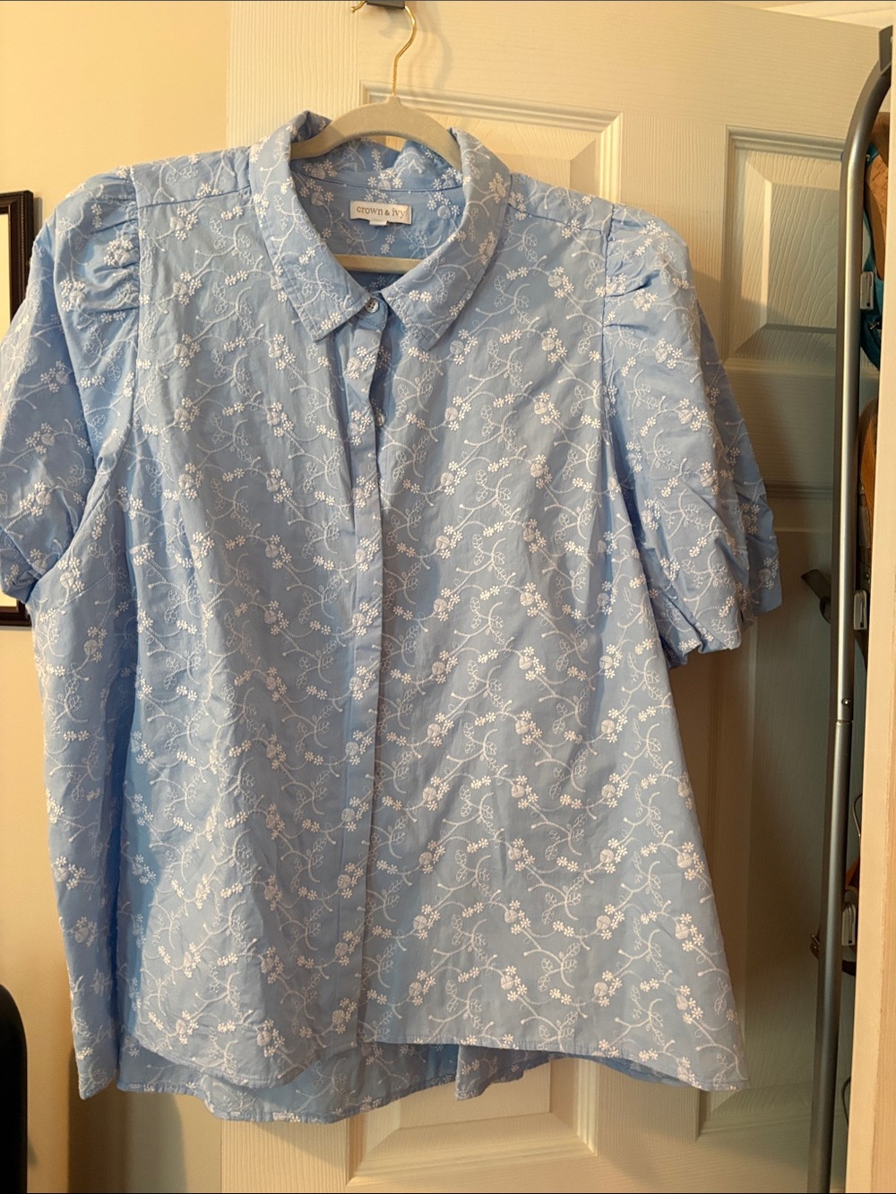crown & ivy Light Blue Floral Short-Sleeve Button-Down Shirt